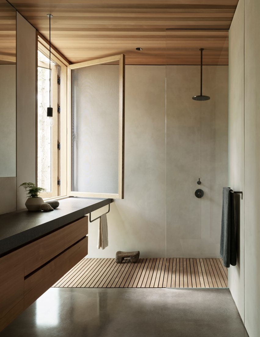 Salle de bains minimaliste en bois par MW Works