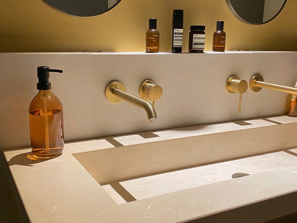 Salle de bains jaune Design d'intérieur inspiré du Japon
