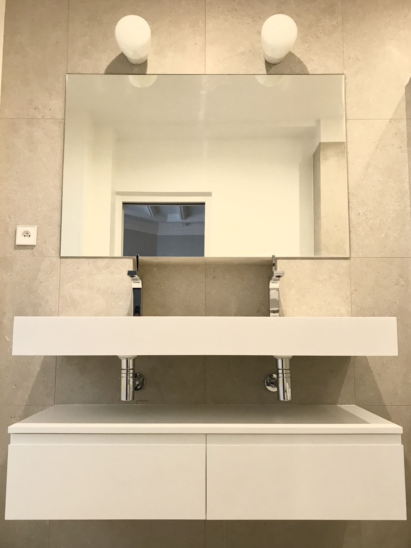 Bathroom washbasin and cabinet from Project CardenetGranger-Margon using Riluxa